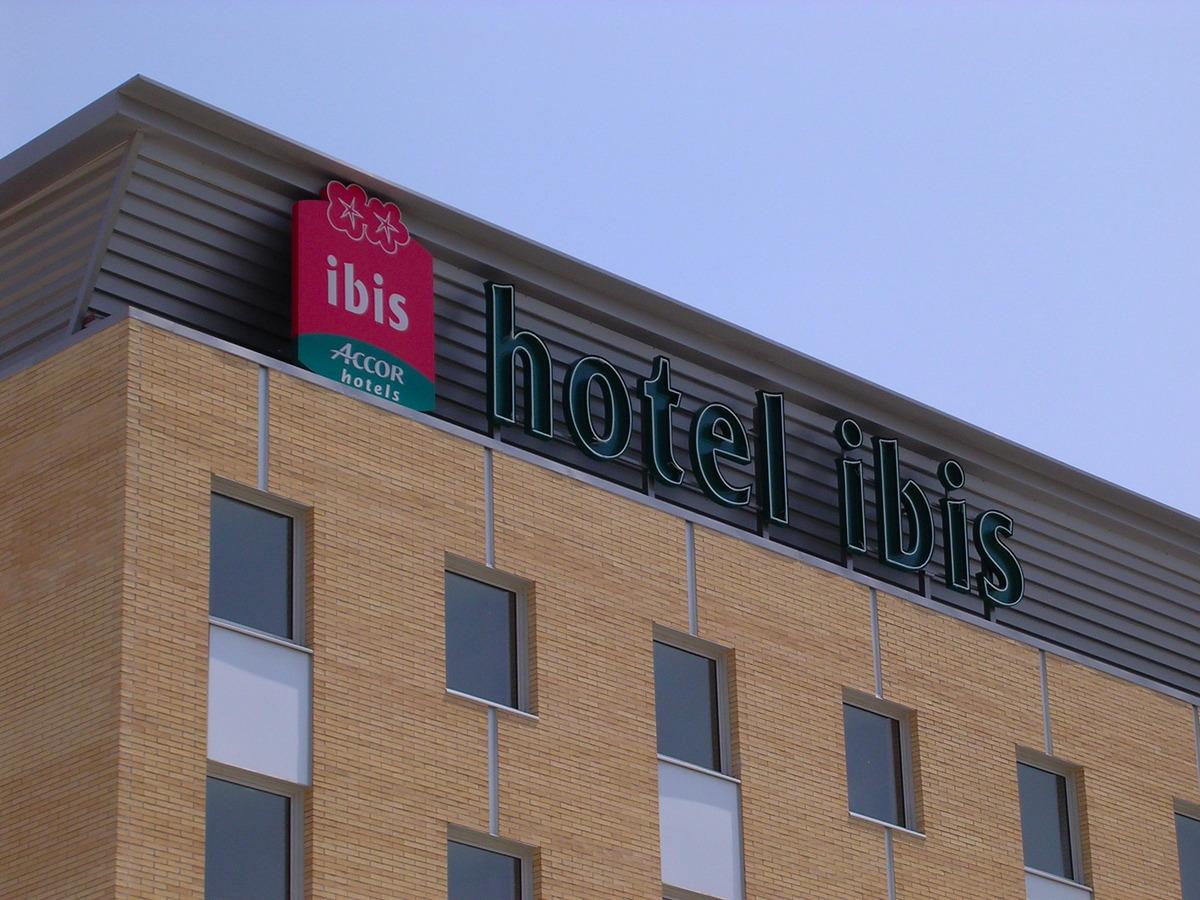 pellisa rafols retols terrat hotel ibis - Pellisa Ràfols