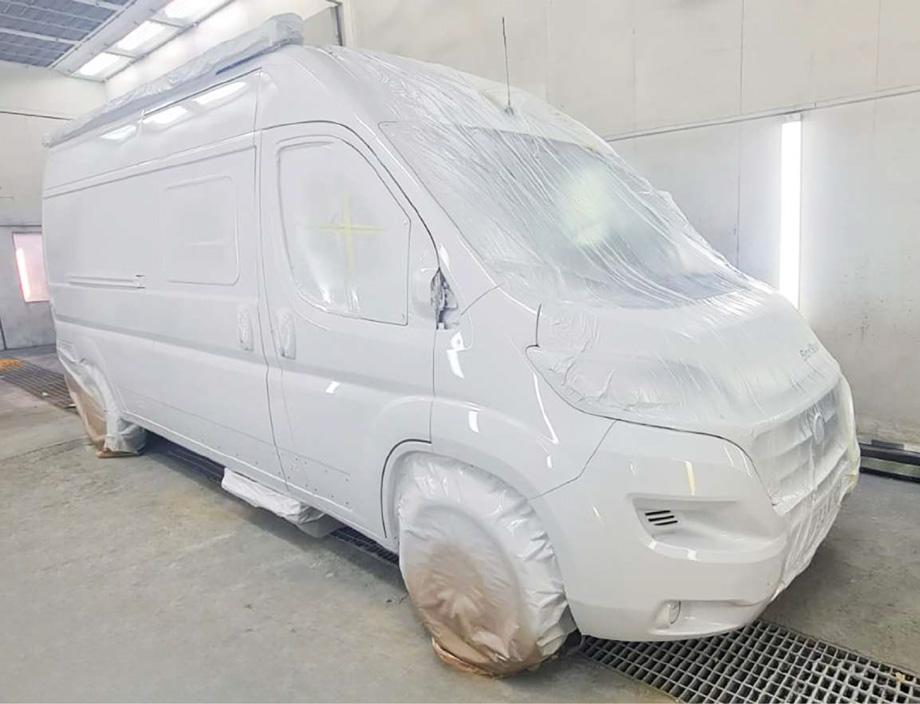 caravana a la cabina de pintura