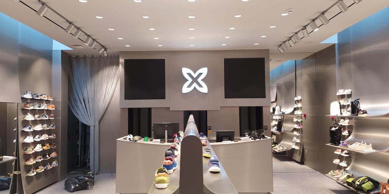 Retolació interior de la botiga MUNICH a La Roca del Vallès Interior de la botiga MUNICH a La Roca del Vallès amb retolació corporativa integrada per Pellisa Ràfols a l’espai comercial